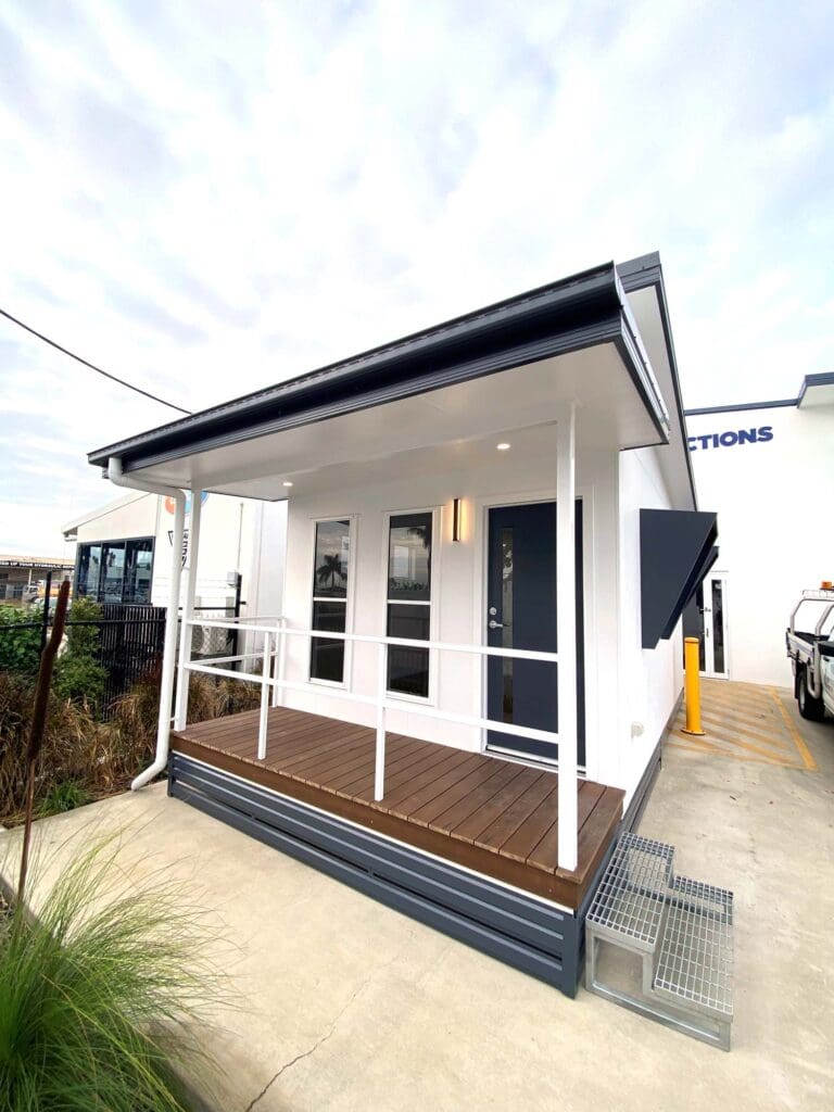 Modular cabin with deck